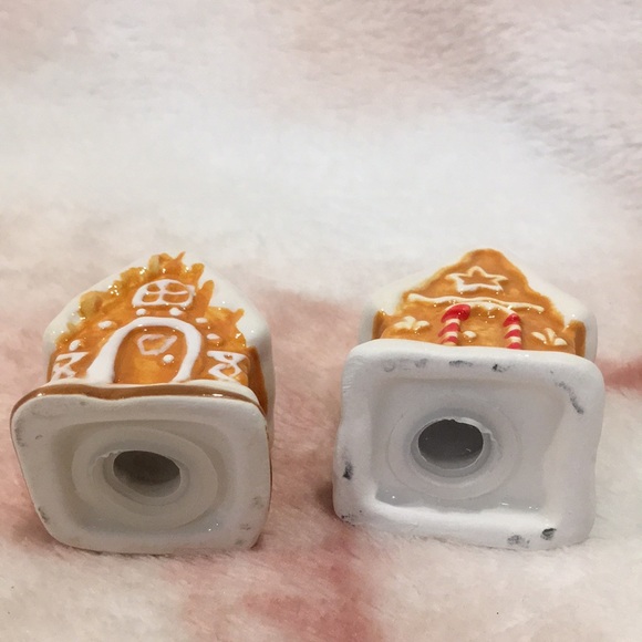 Ceramic Christmas Gingerbread House Mini Salt & Pepper Shaker Set of Two NWOT - Picture 9 of 10
